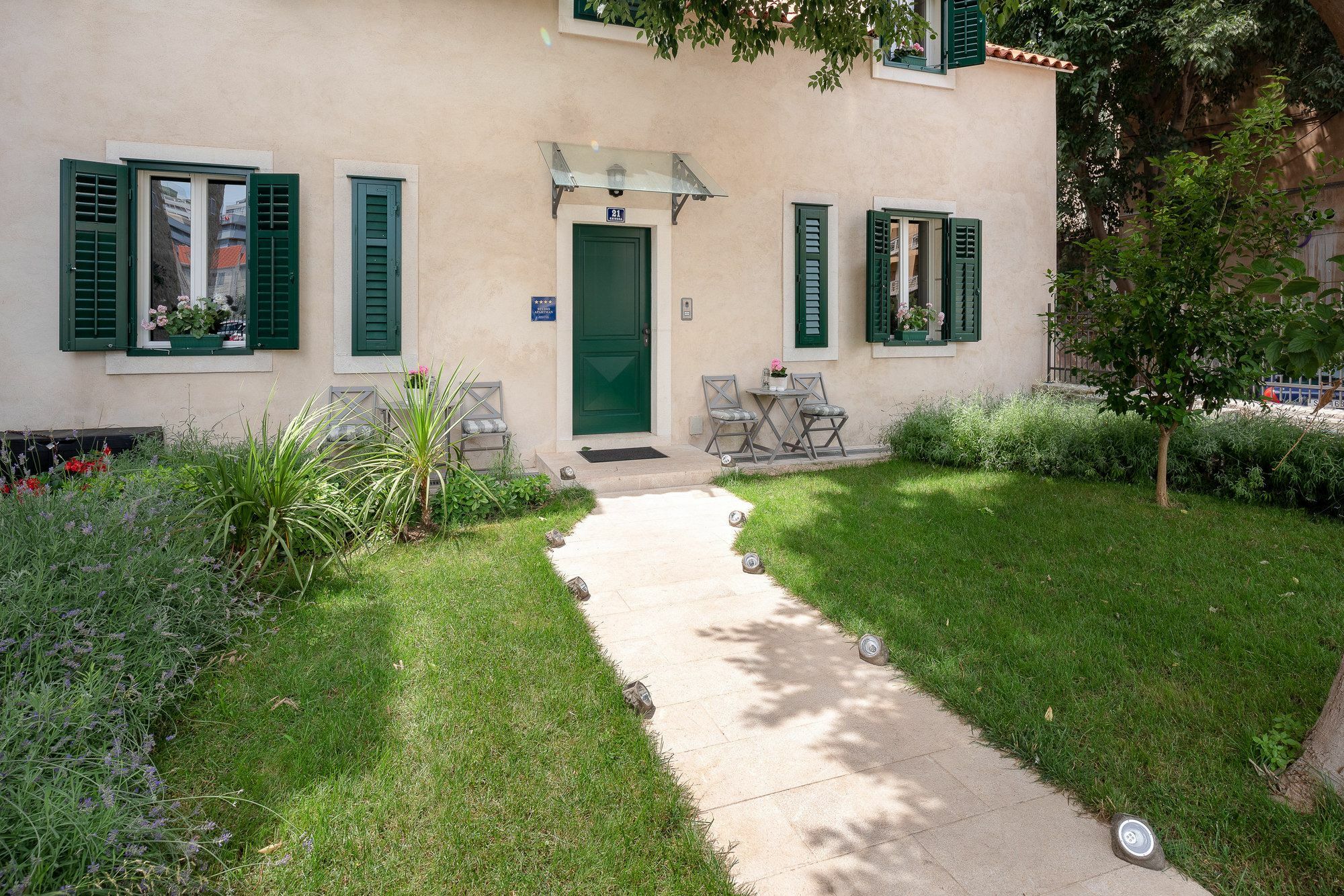 Ora Apartment Split