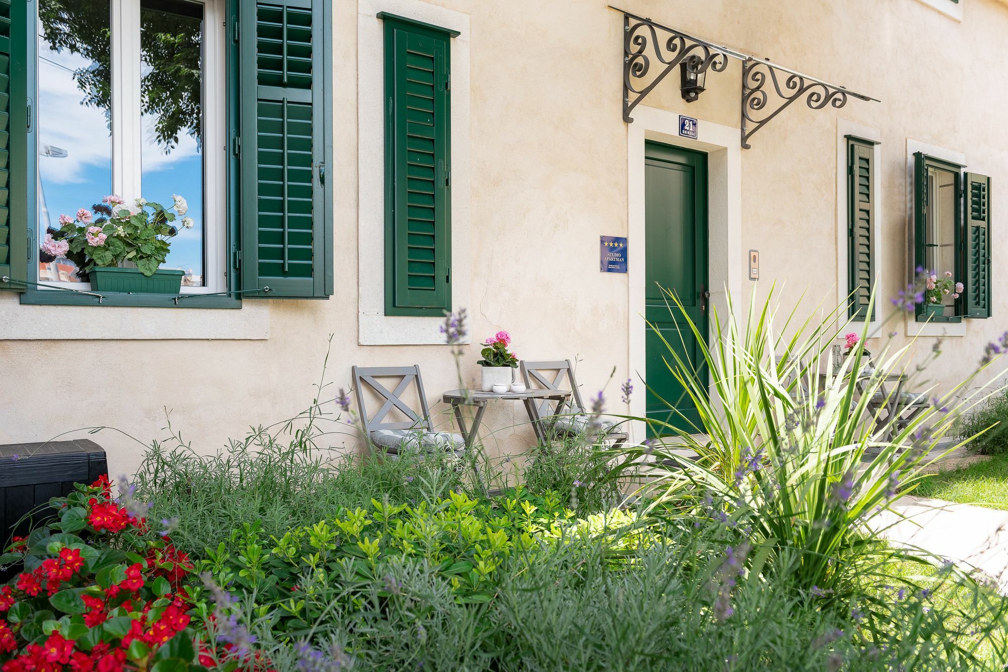 Ora Apartment Split