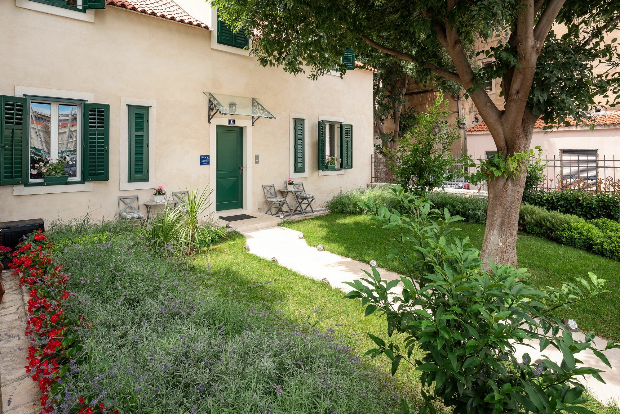 Ora Apartment *