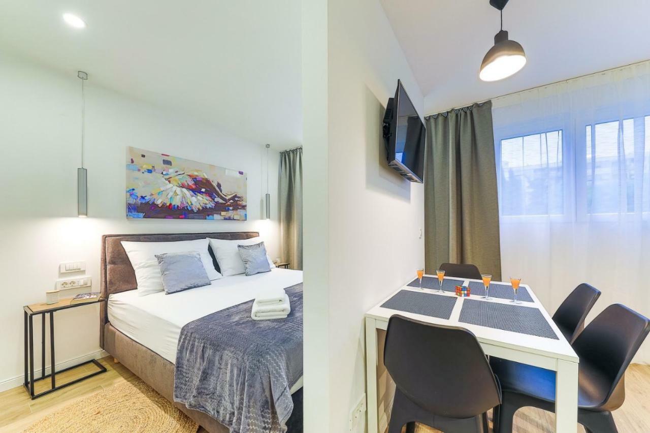 Onesta Apartment Split