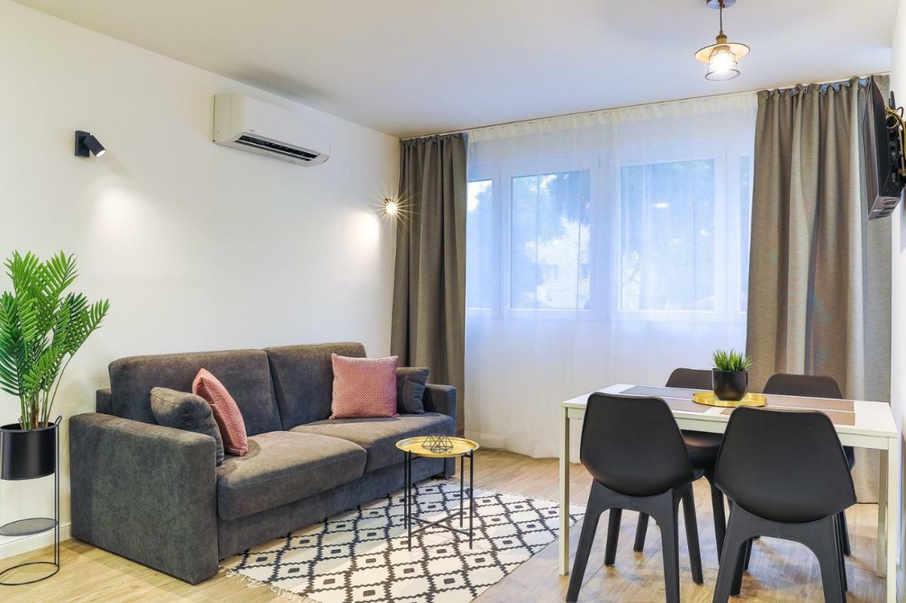 Onesta Apartment Split