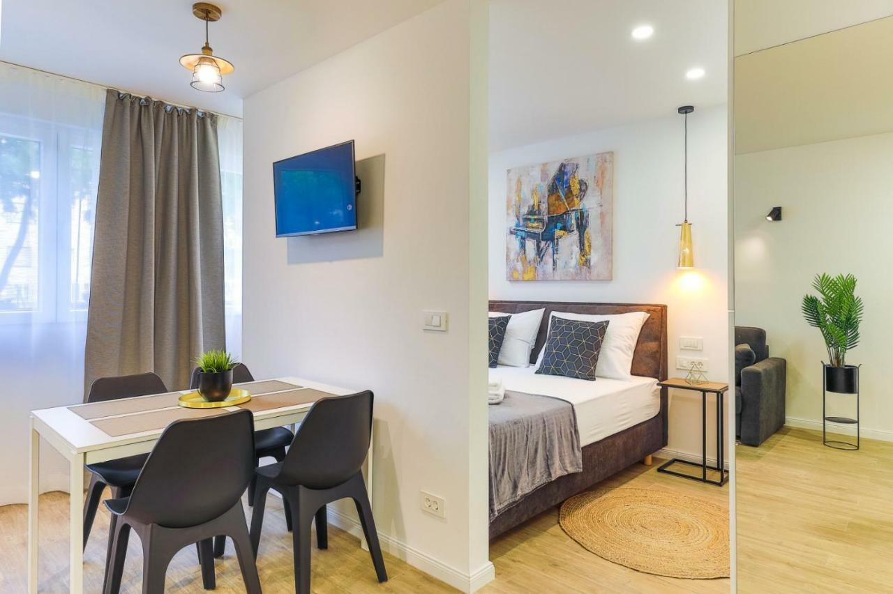 Onesta Apartment Split