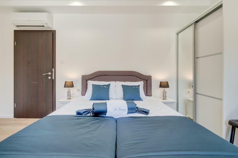 Le Premier Luxury 4*