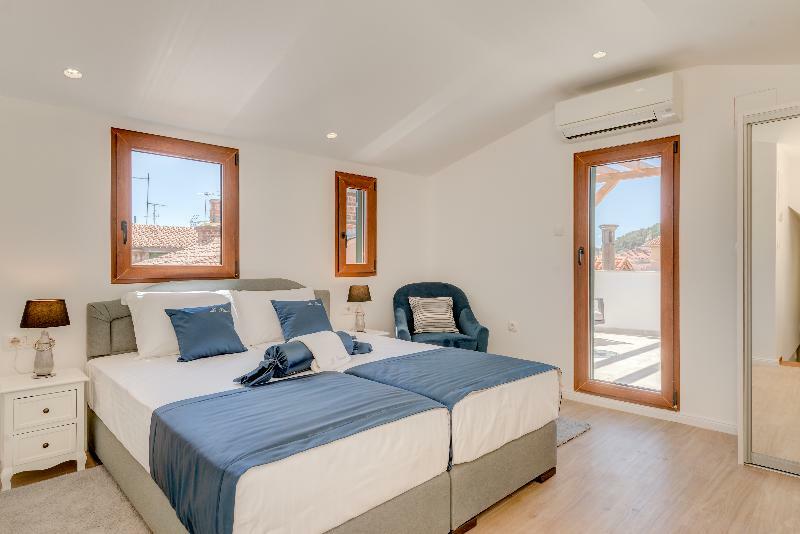 Le Premier Luxury 4*