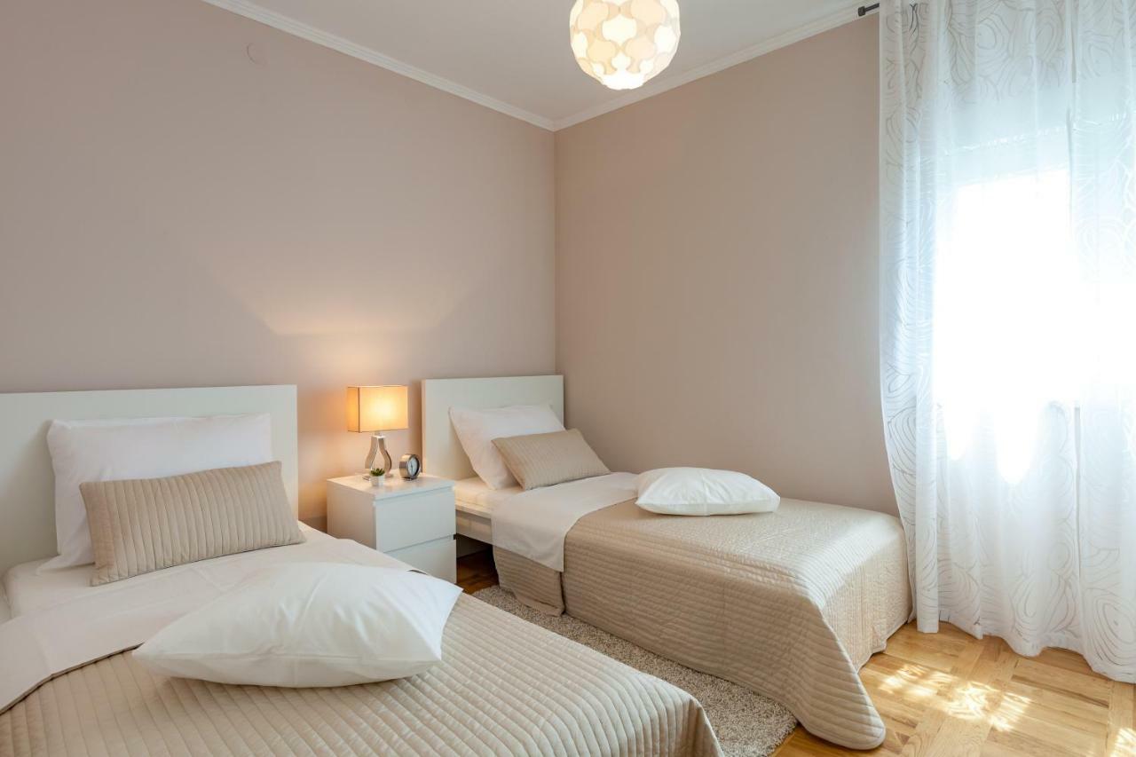 Happy Garden Apartment *