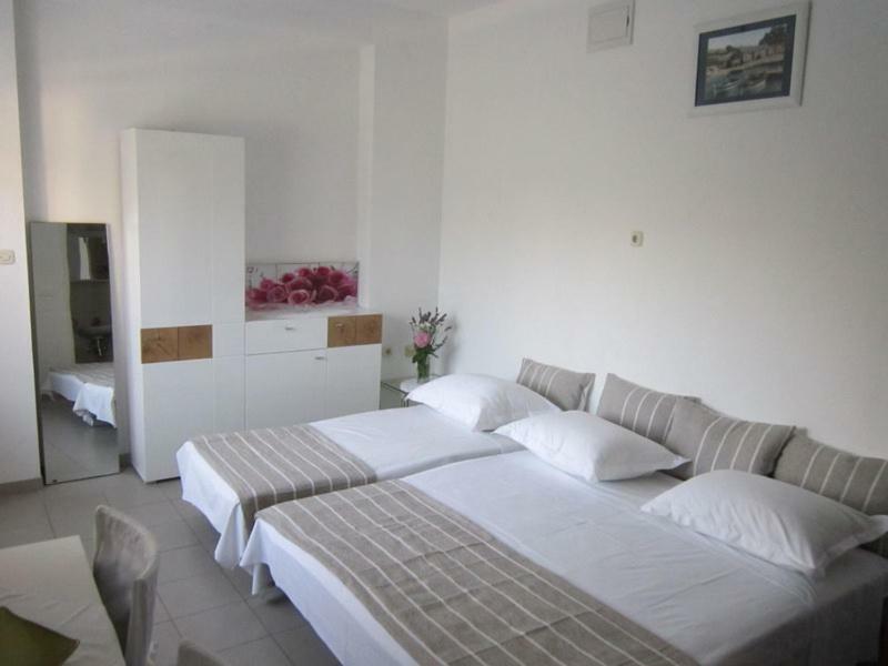 Apartment Studio Apartman Toni
