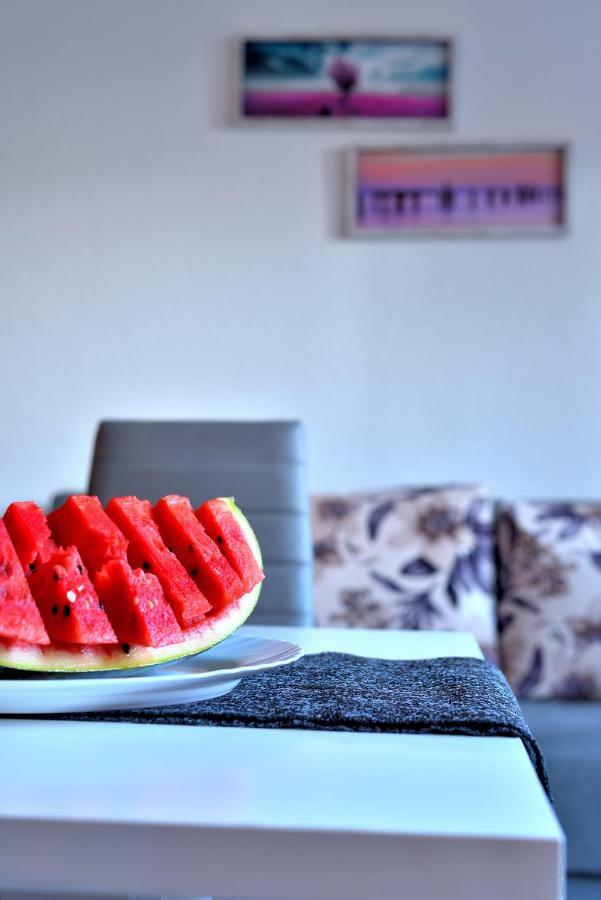 Red Rose Apartment Split