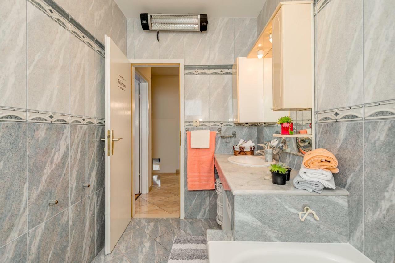 3 Sisters Apartment Split