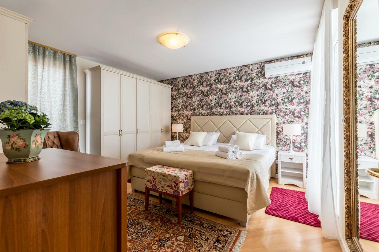 Seaside Penthouse With Hot Tub Sky Living Apartman Split