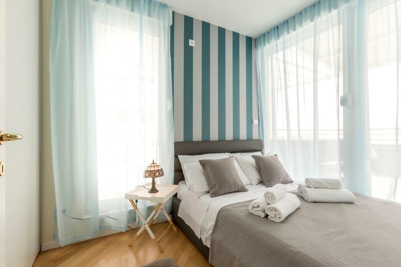 Seaside Penthouse With Hot Tub Sky Living Apartman Split