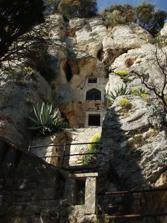 Daky Gostinjska kuća 4*