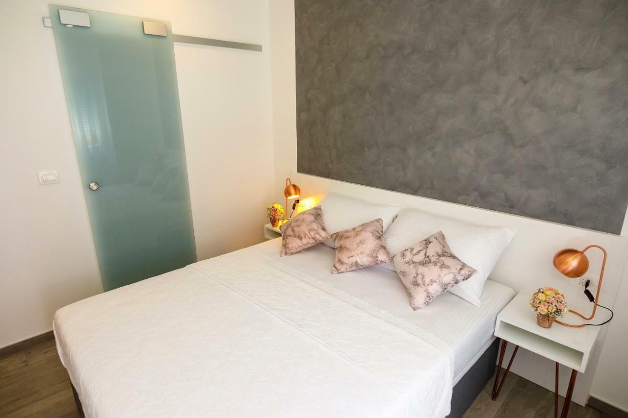 Rose Gold & With Balcony Guest house 3*