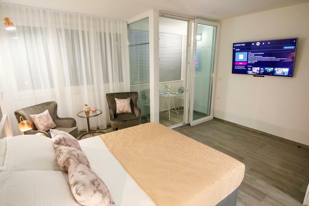 Guest house Rose Gold & With Balcony Split