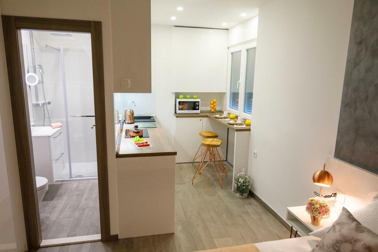Rose Gold & With Balcony Guest house 3*
