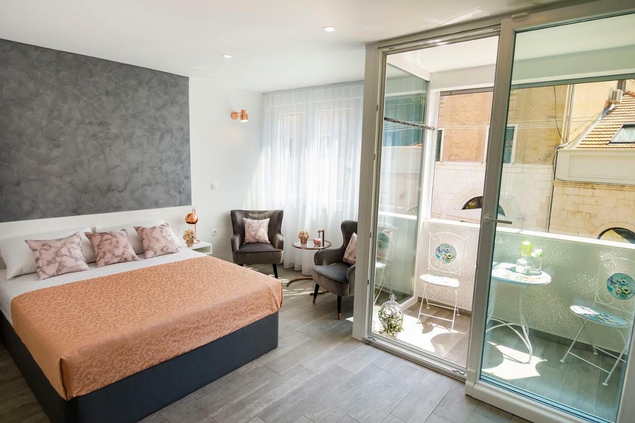 Guest house Rose Gold & With Balcony Split