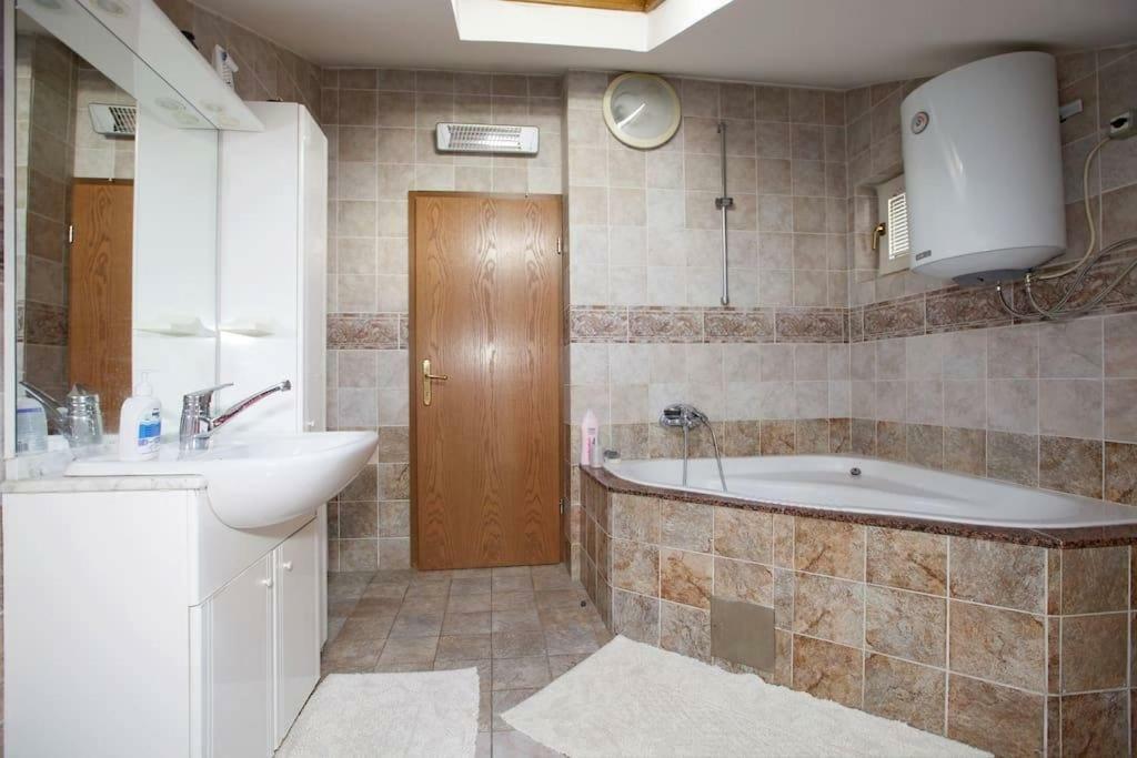 Apartman Bacvice Apartment