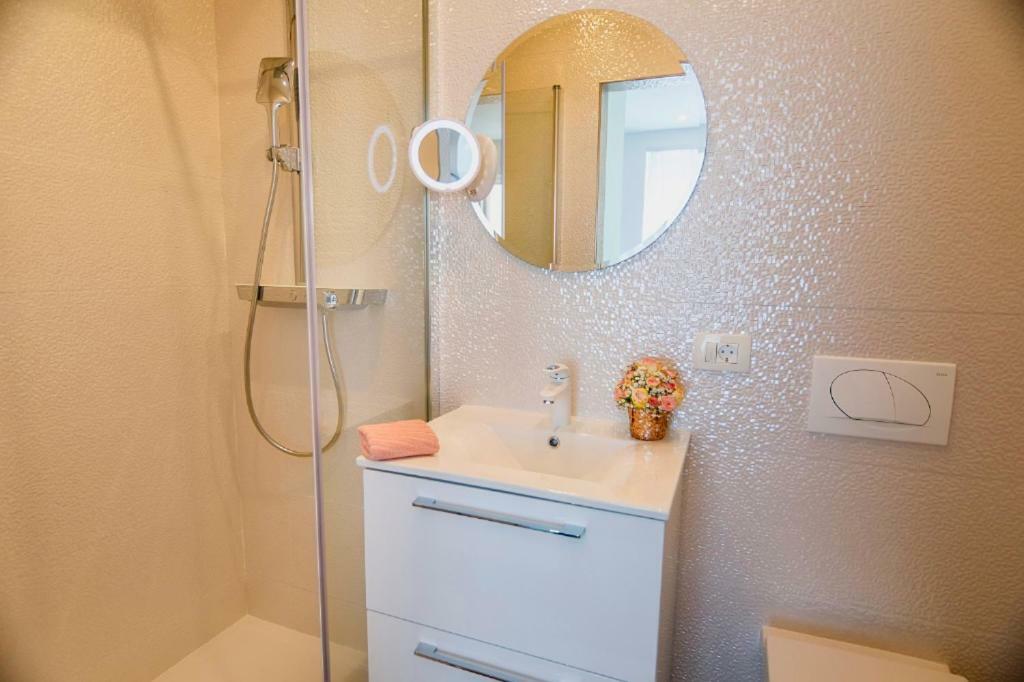 Rose Gold & With Balcony Guest house