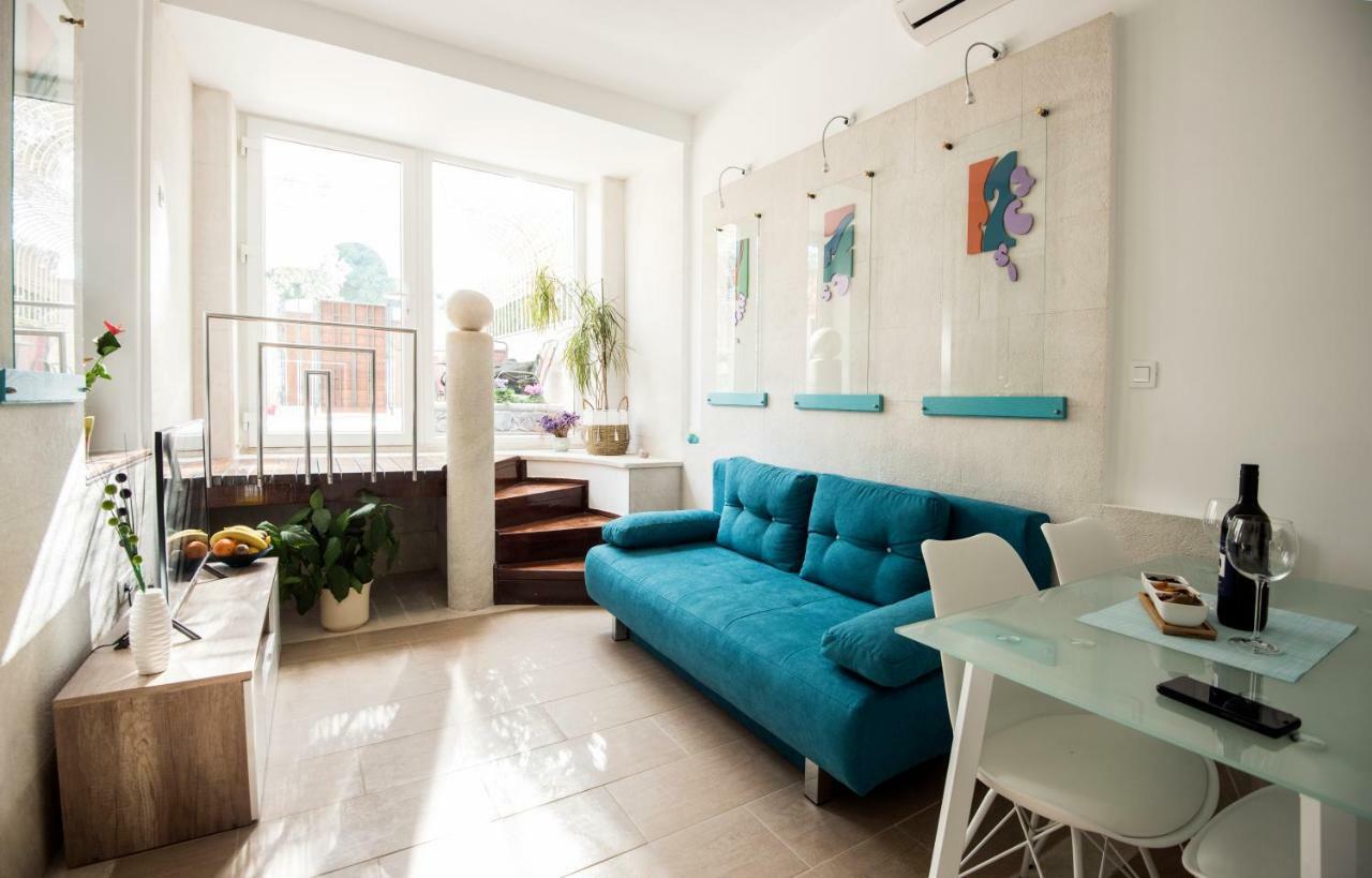 Ibis Your Cosy Oasis With Private Parking And Patio Appartement