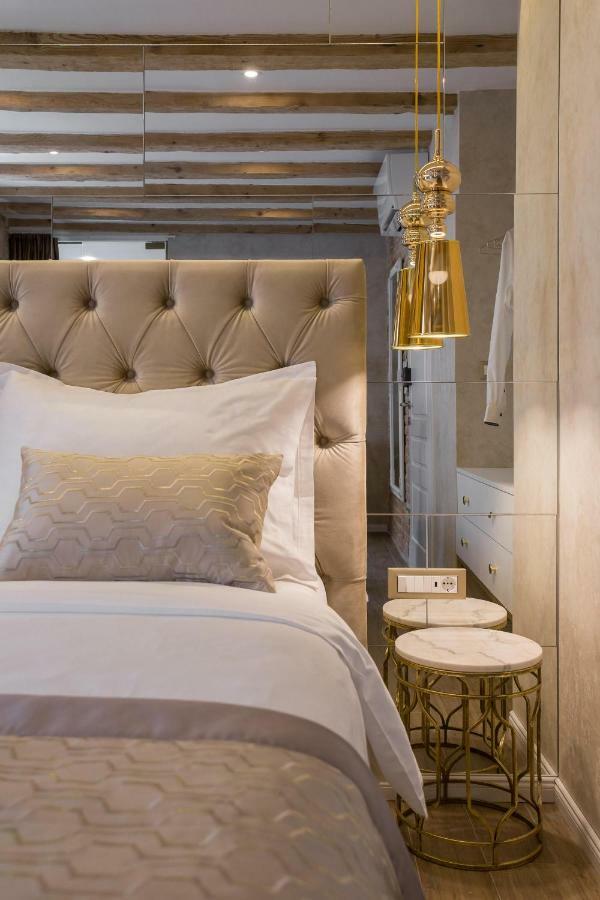 Le Premier Luxury Acomodação com café da manhã  4*