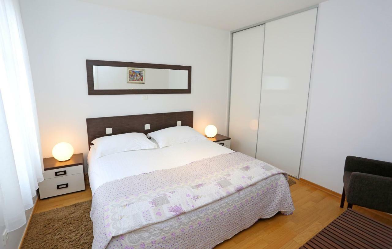 Luxury Apts Leone Centre Split