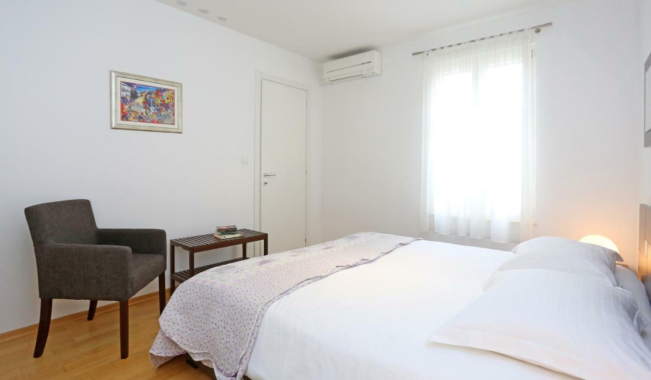 Luxury Apts Leone Centre