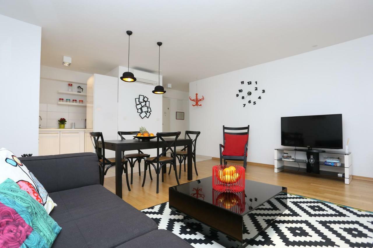 Apartment Luxury Apts Leone Centre