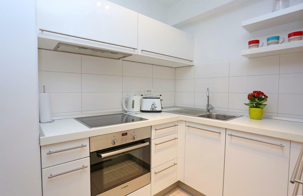Luxury Apts Leone Centre Apartment