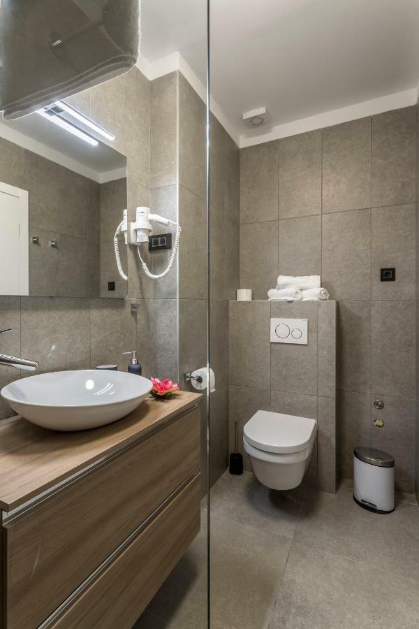 2nightstudios Gasthuis 4*
