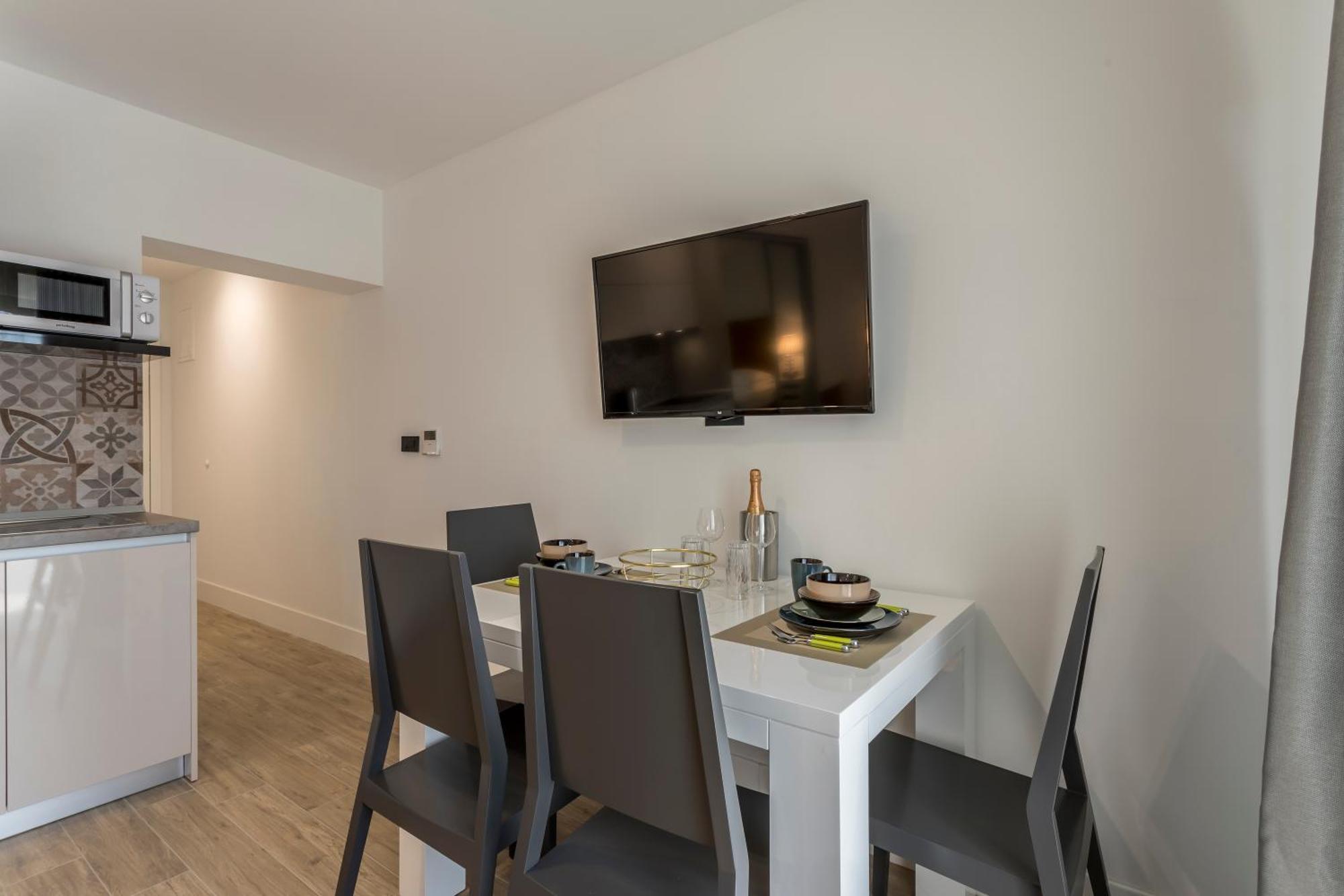 2nightstudios Gasthuis 4*