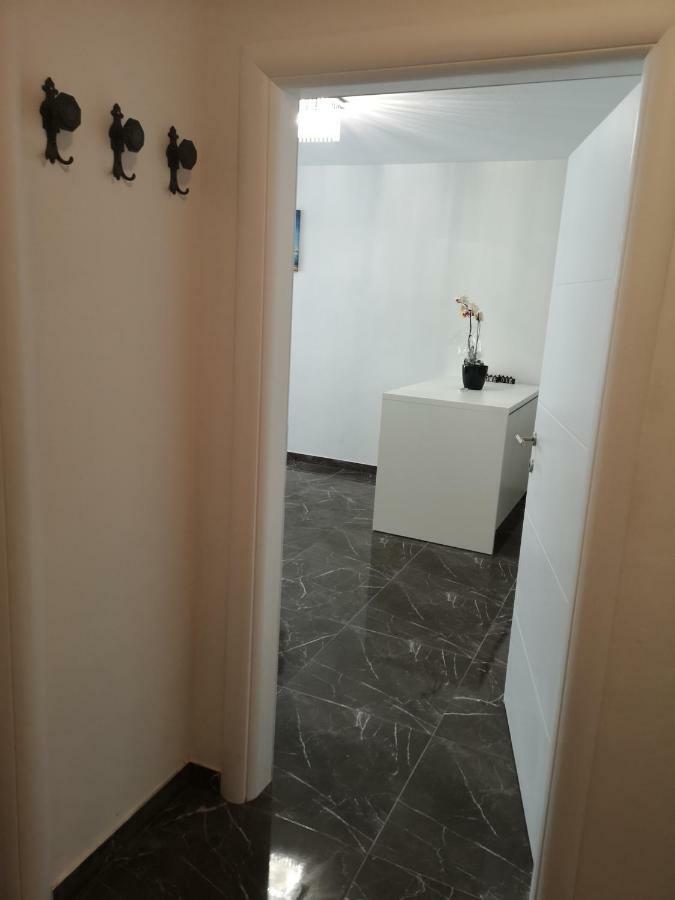 Sunny Paradise, Center Of Apartment