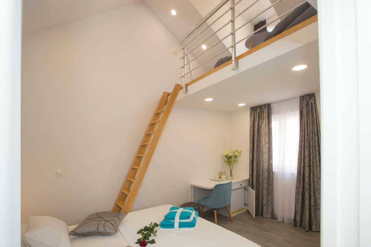 Central Old Town Guest house 3*