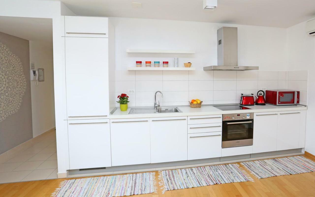 Apartment Luxury Apts Leone Centre