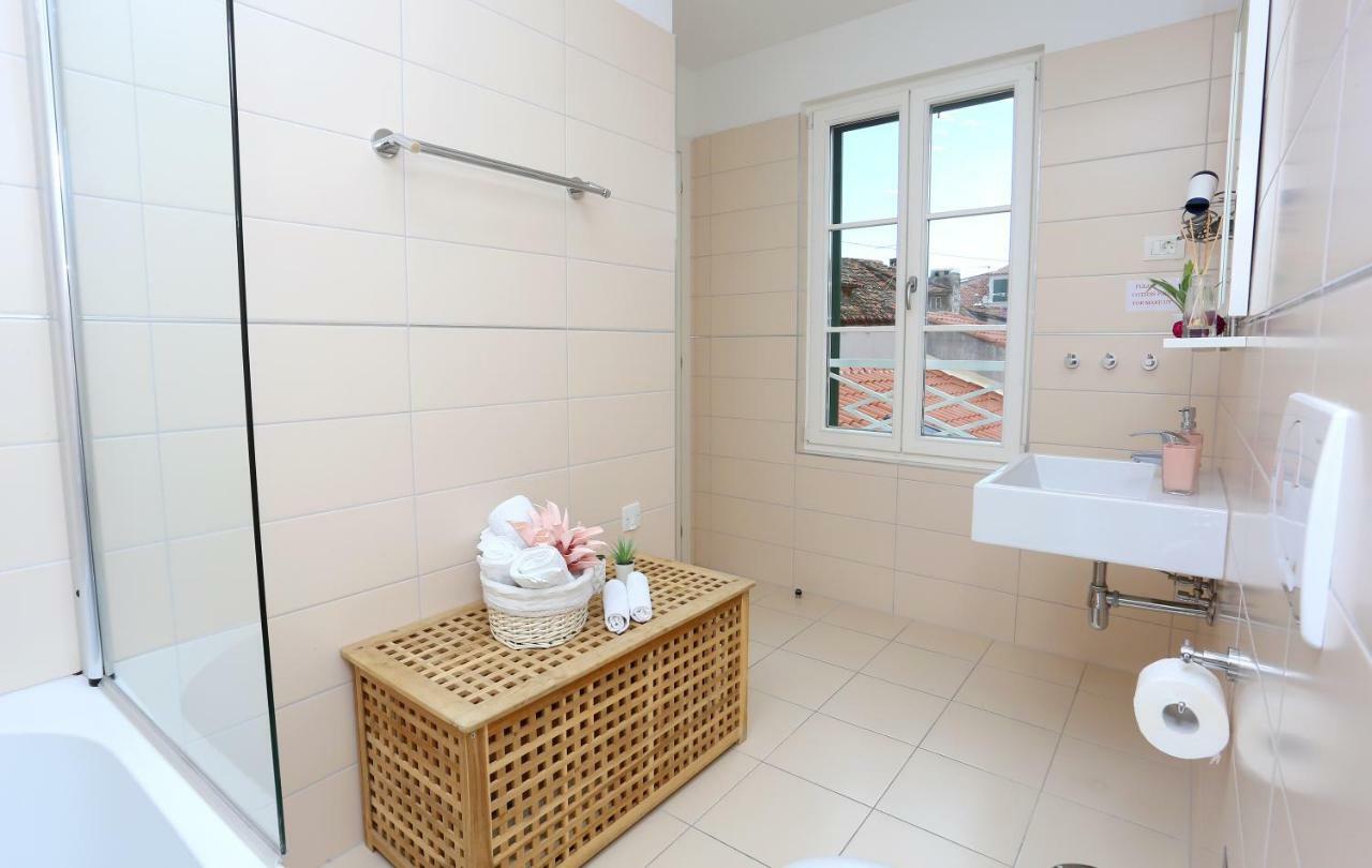 Luxury Apts Leone Centre *