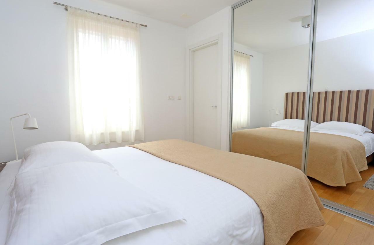 Luxury Apts Leone Centre