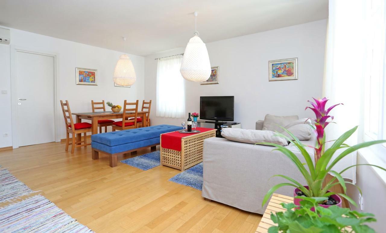 Luxury Apts Leone Centre Apartment