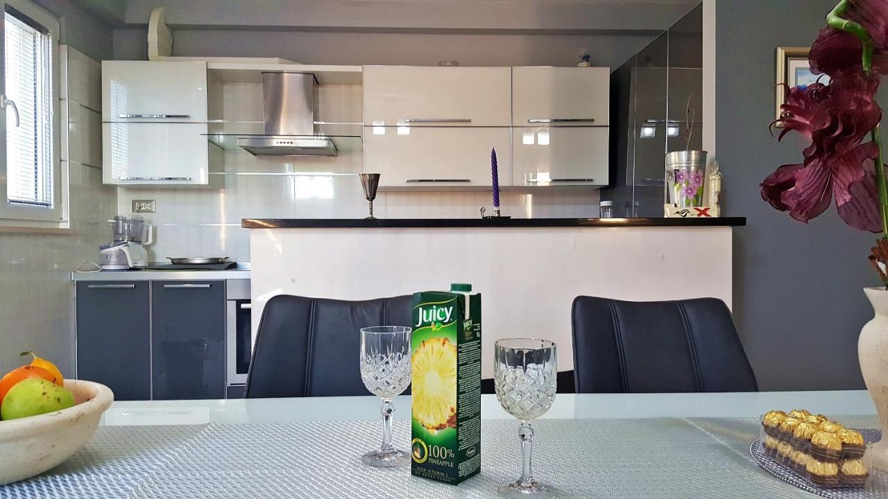 Veduta Luxury Apartment *