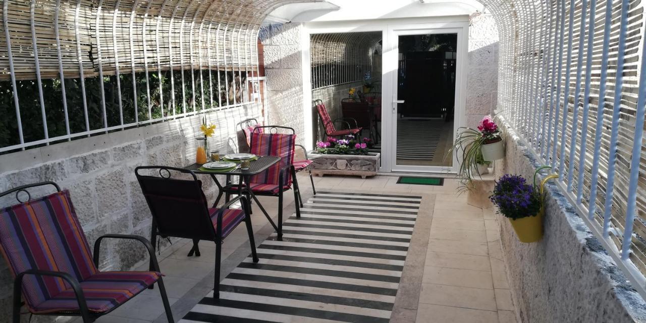 Ibis Your Cosy Oasis With Private Parking And Patio