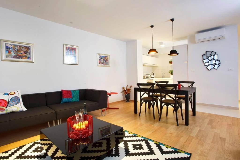 Apartment Luxury Apts Leone Centre