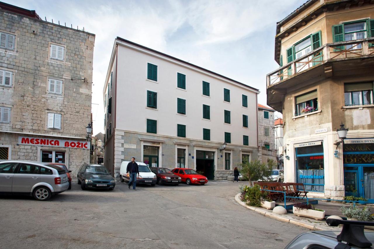 Luxury Apts Leone Centre Apartment