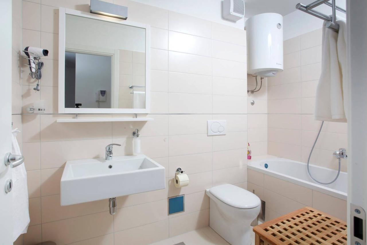 Luxury Apts Leone Centre *