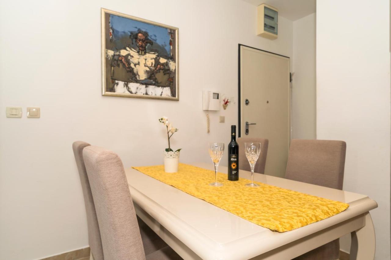 Luxury 1 Bedroom App Center&balcony Free Parking