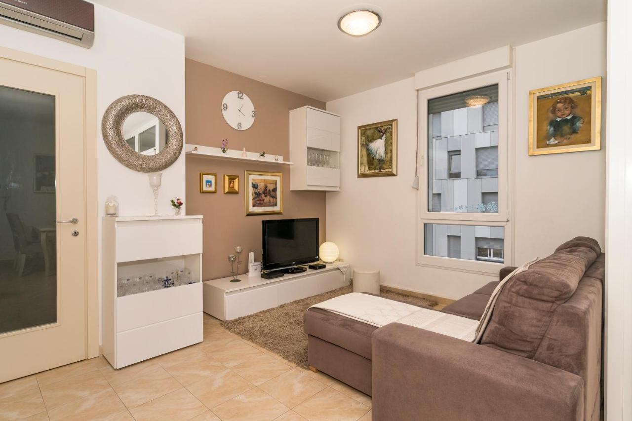 Luxury 1 Bedroom App Center&balcony Free Parking Apartment *