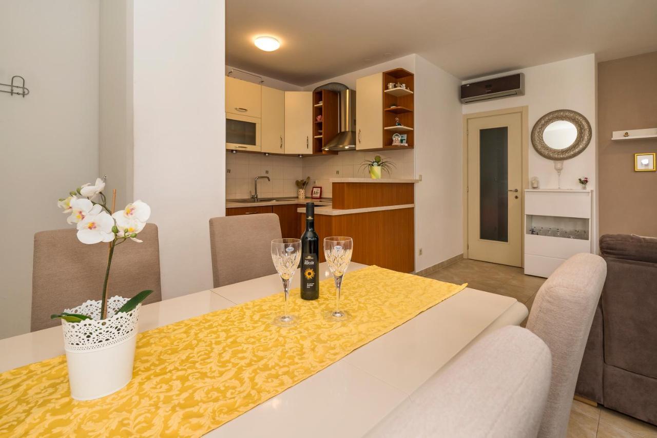 Luxury 1 Bedroom App Center&balcony Free Parking * Split