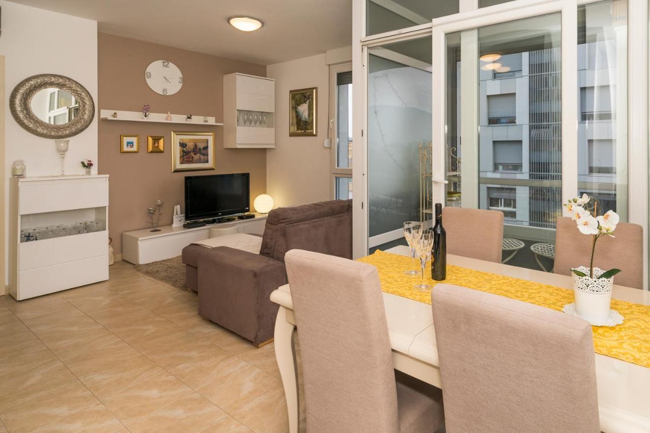 Luxury 1 Bedroom App Center&balcony Free Parking Split