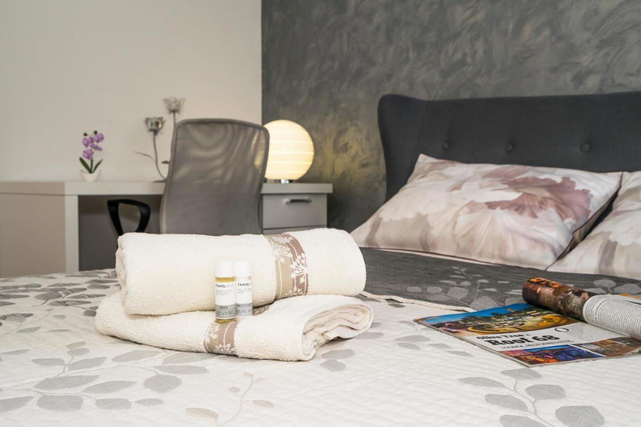 Luxury 1 Bedroom App Center&balcony Free Parking Apartment
