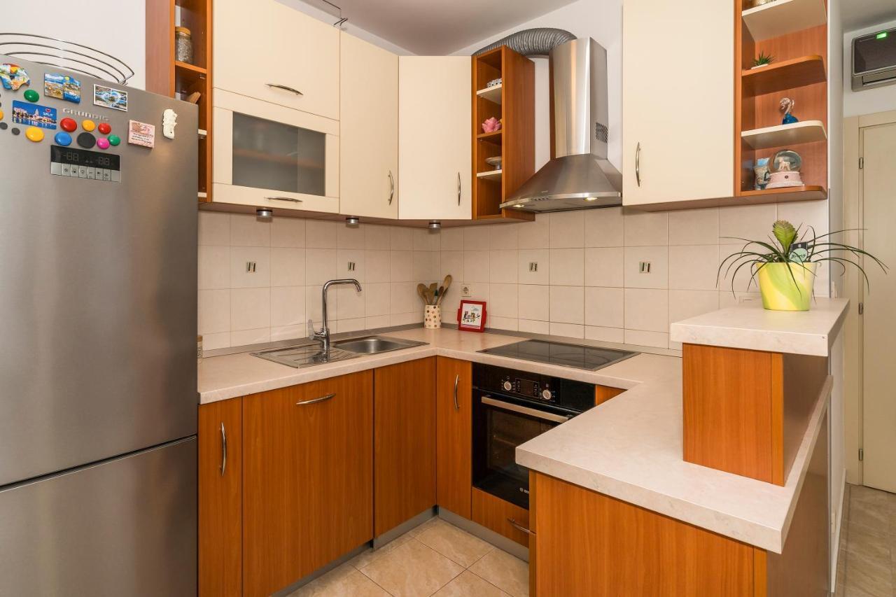 Luxury 1 Bedroom App Center&balcony Free Parking Apartment Split