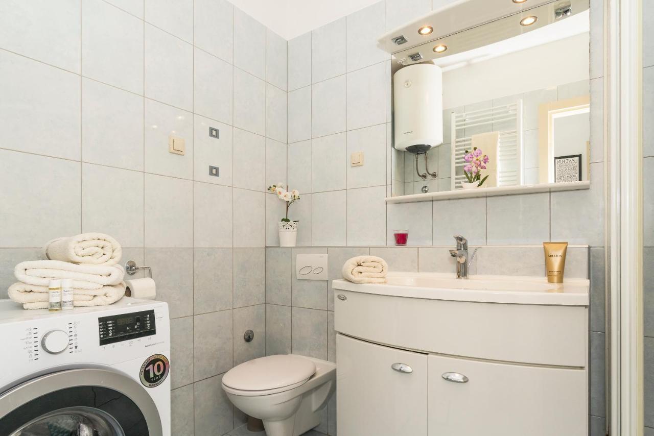 Luxury 1 Bedroom App Center&balcony Free Parking Apartment *