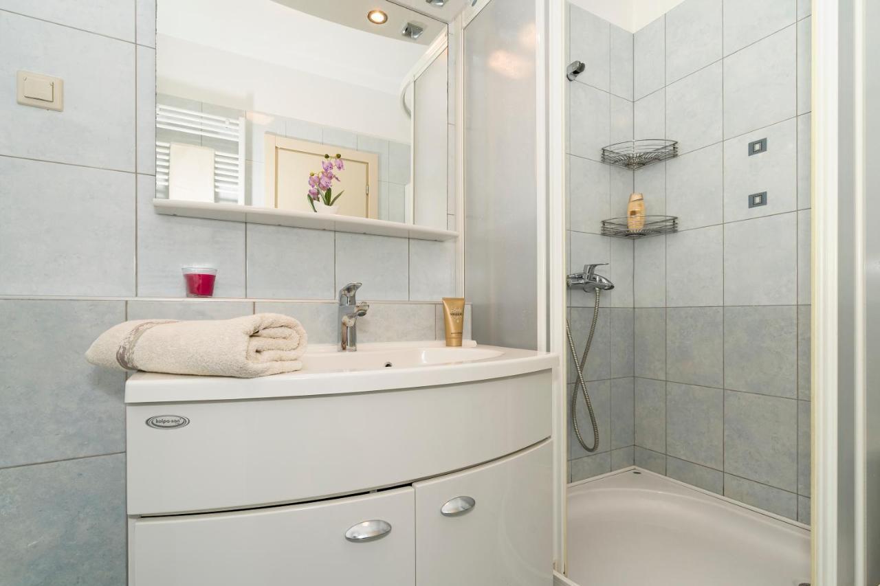 Luxury 1 Bedroom App Center&balcony Free Parking *