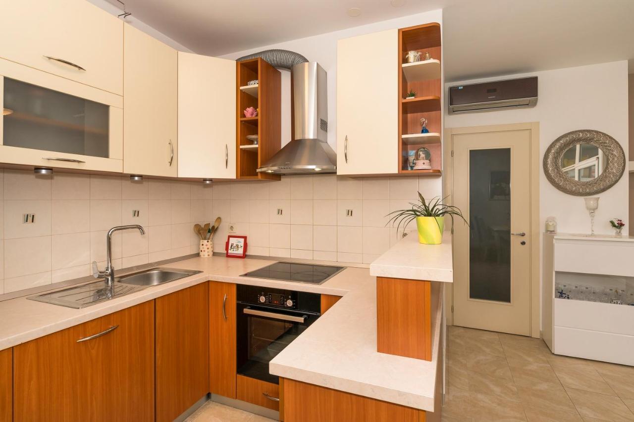 Luxury 1 Bedroom App Center&balcony Free Parking * Split