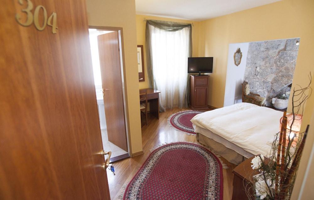 Hotel Peristil 3*